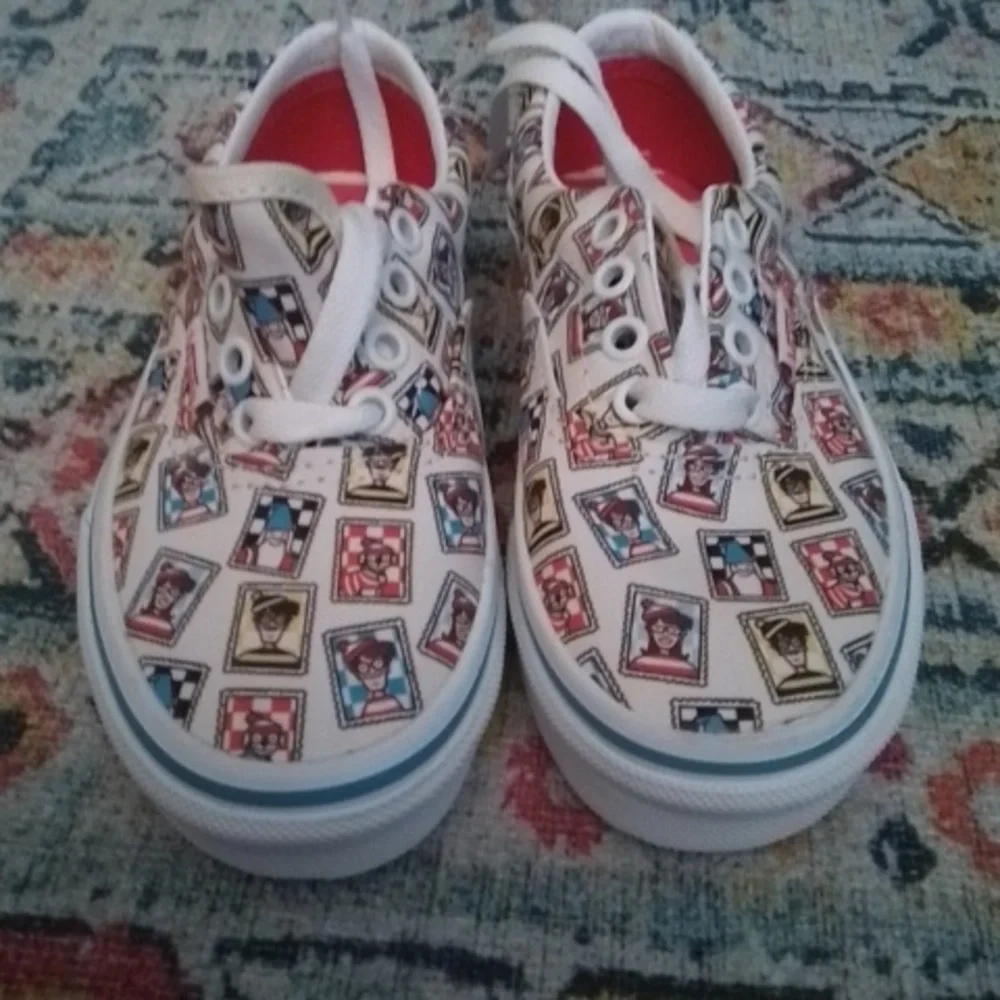 Vans (Where's Waldo?) Era postage US Kids size 12